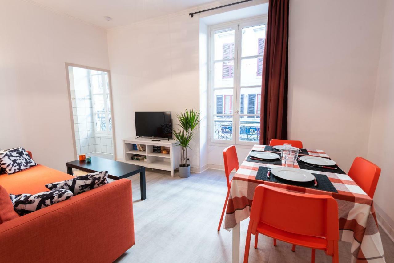 Appartement Coeur De Ville - Wifi - Lave-Seche Linge Pau Kültér fotó